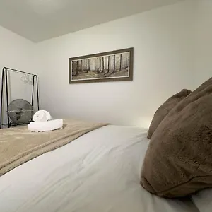 Apartment Thesiger Court - Free Private Parking - By Promise, Cardiff